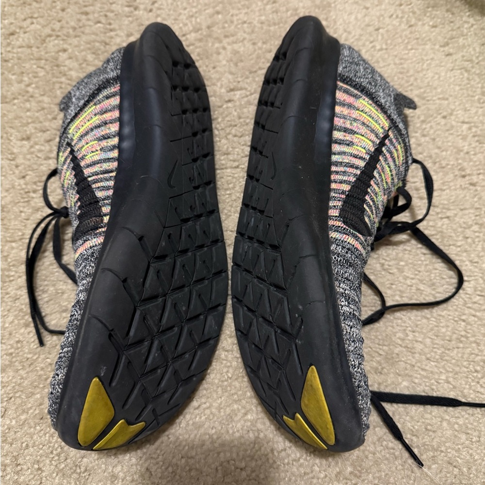 Nike Black and Multicolor Knit Running Shoes - Picture 6 of 8